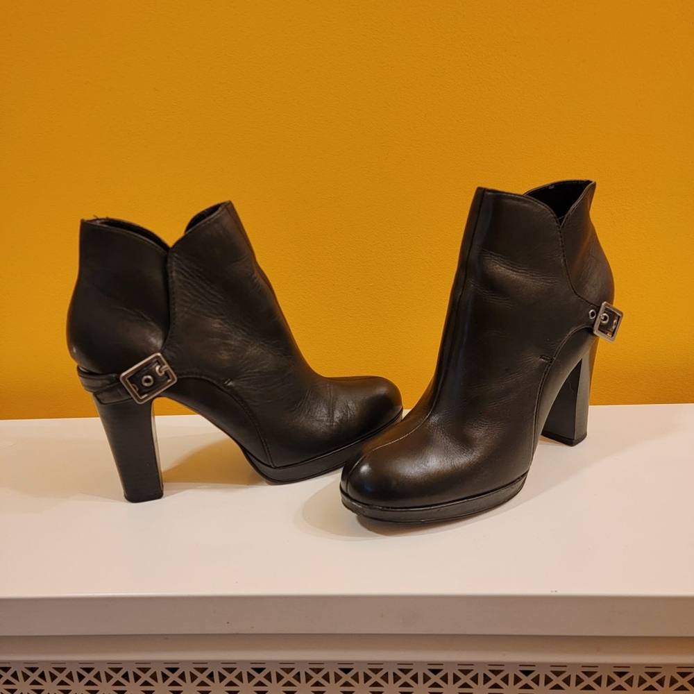 Elegant Black Leather Ankle Boots
